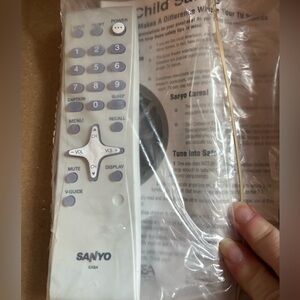 Sanyo Remote Control DS27425 w/ instructions